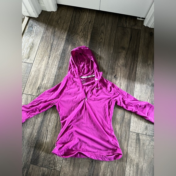 Nike Running lightweight hooded top with 3/4 length sleeves, size M. - Picture 2 of 2